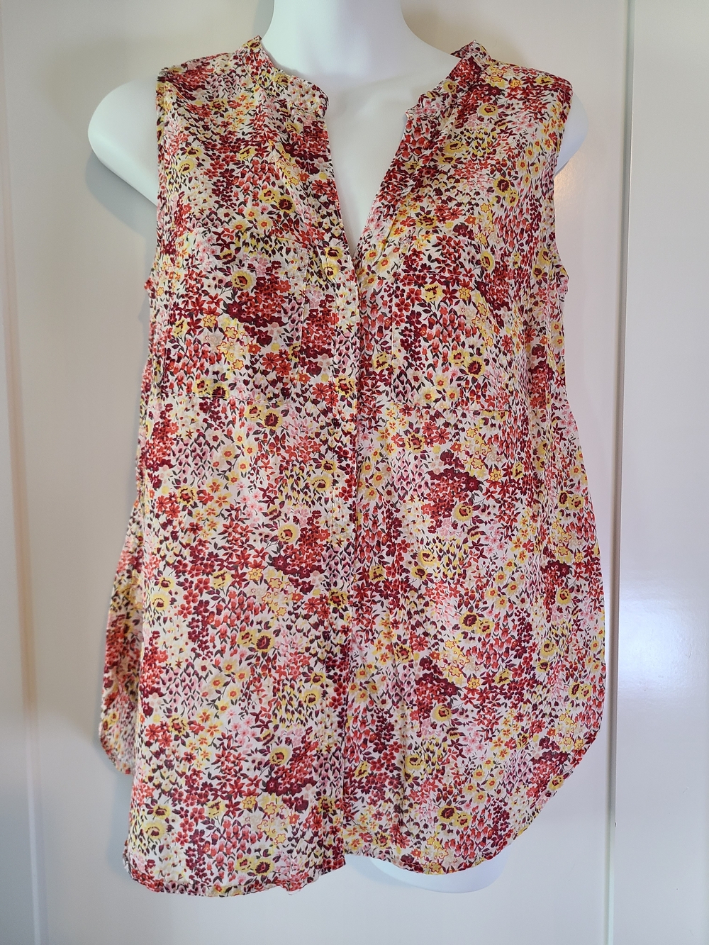 GAP Sleeveless Floral Button-Front Camisole - Red, Yellow, Cream
